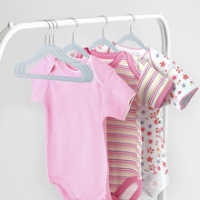 Single piece non-slip hanger